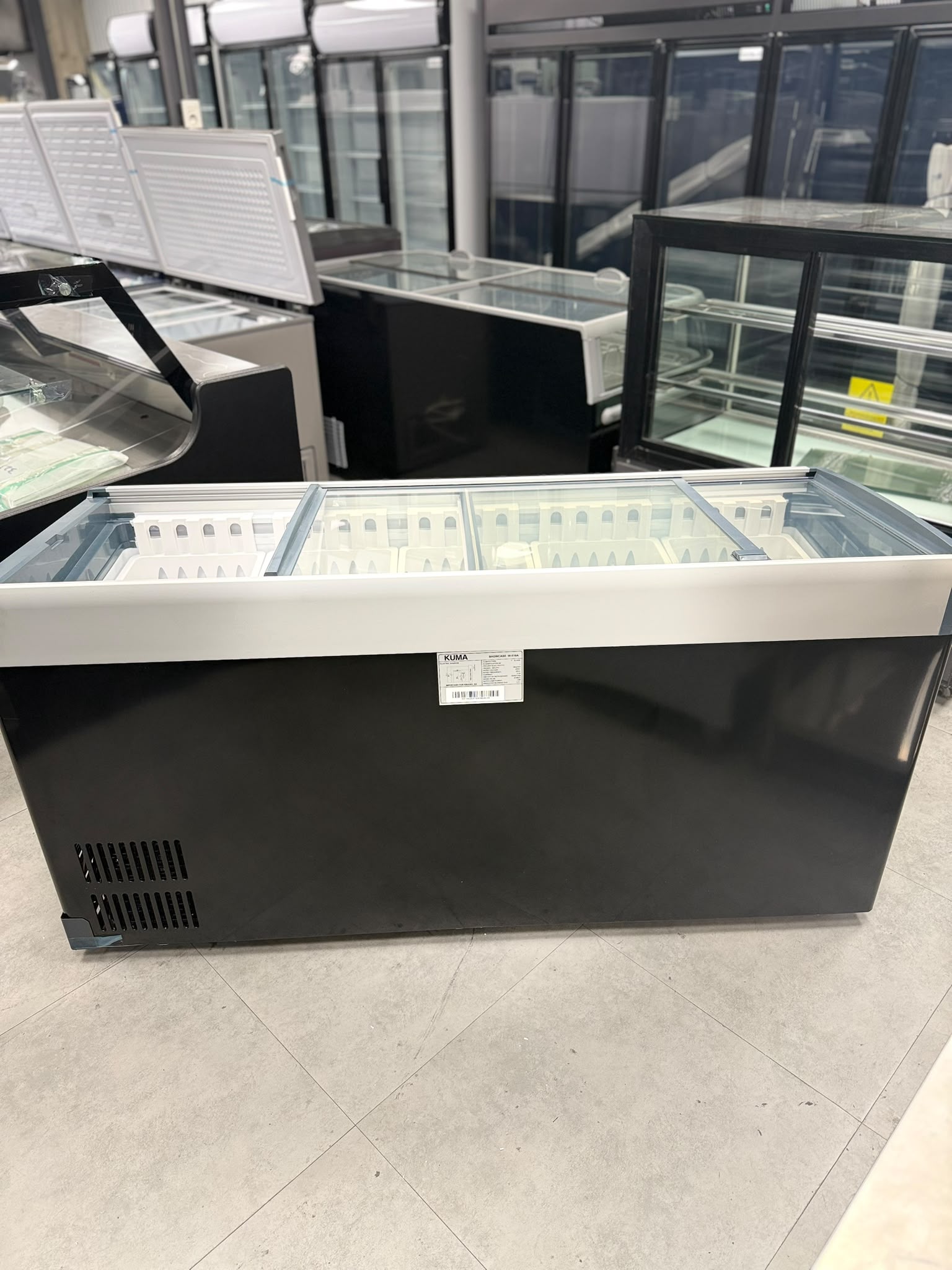 Freezer Horizontal Tapa de Vidrio 516 Litros KUMA - Imagen 5