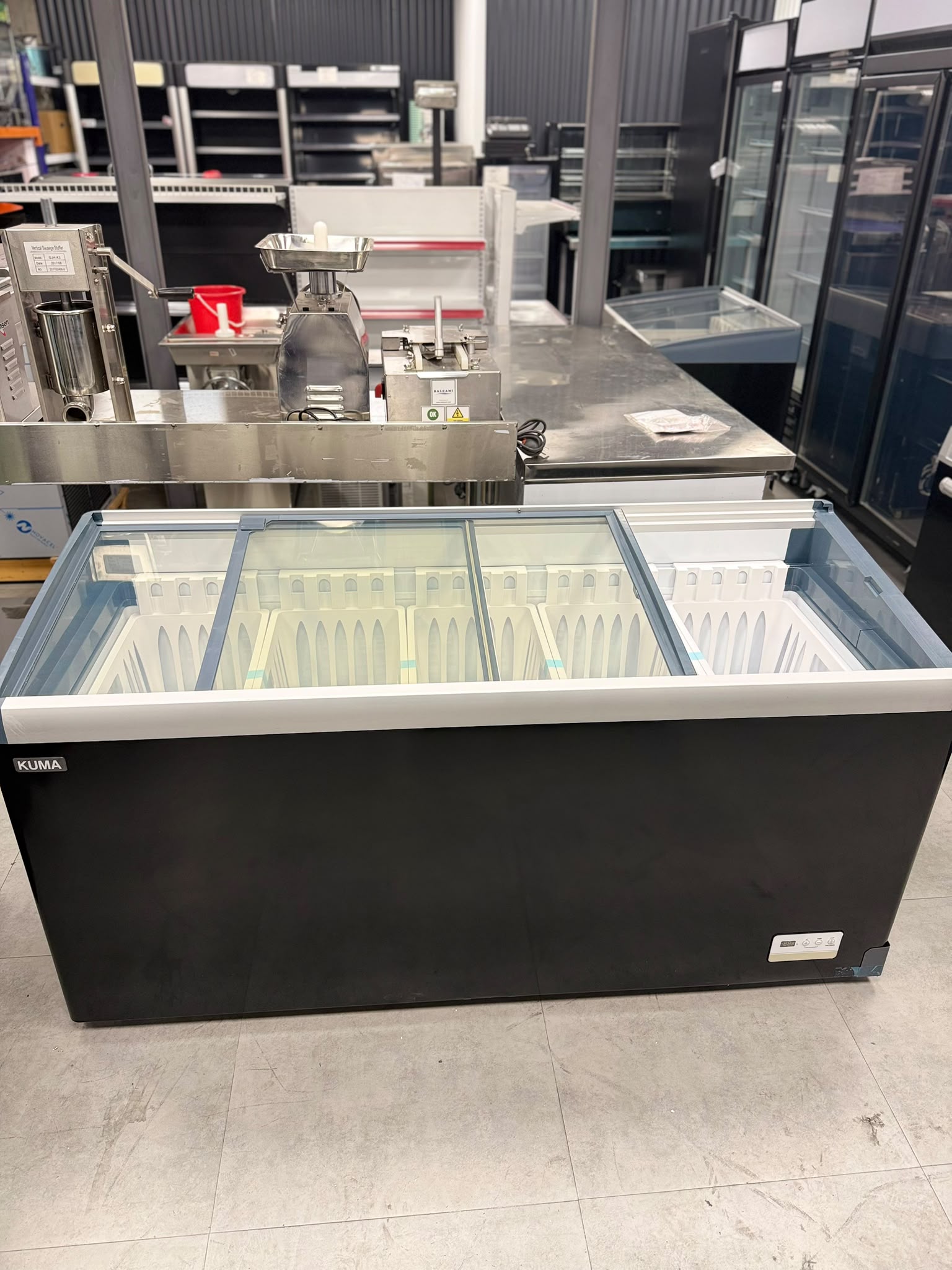 Freezer Horizontal Tapa de Vidrio 516 Litros KUMA - Imagen 2